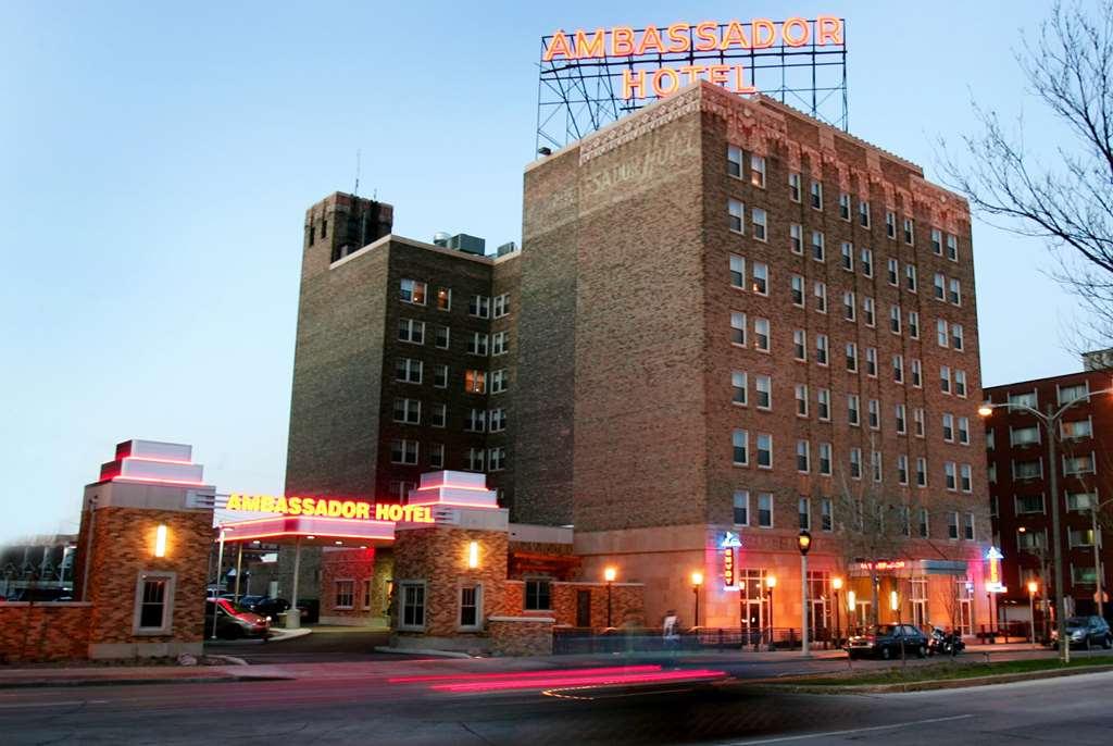 Ambassador Hotel Милуоки Экстерьер фото